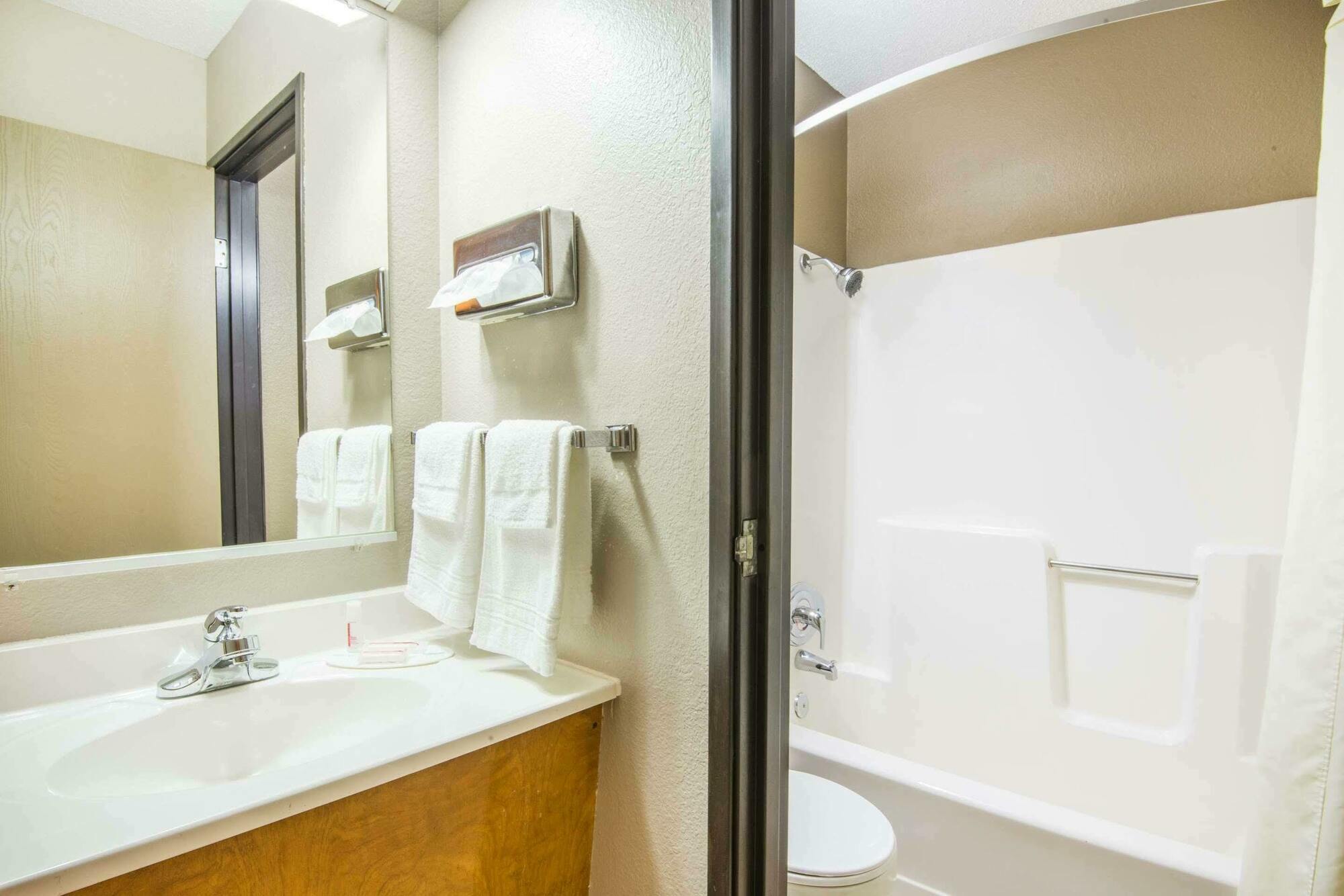 Super 8 By Wyndham Nevada Hotel Екстериор снимка